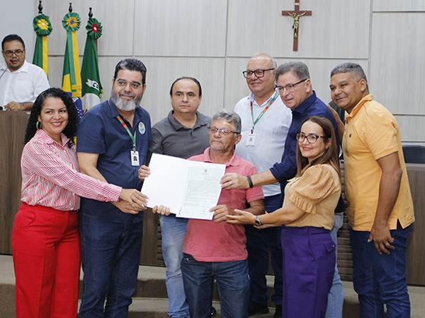 548 famílias agricultoras de Várzea Alegre recebem Títulos de Terras em solenidade na Câmara Municipal