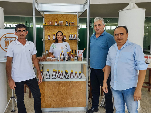 Várzea Alegre se destaca na apicultura e compartilha experiências em Seminário Regional