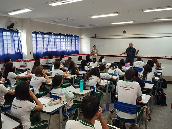 Secretaria de Meio Ambiente de Várzea Alegre promove ação educativa na EEP Dr. José Iran Costa